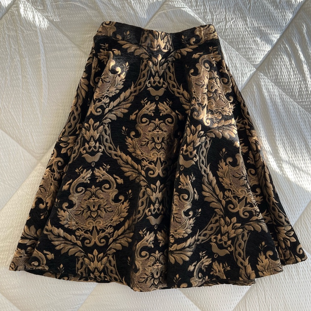 Chicwish - Golden Bouquet Jacquard Midi Skirt